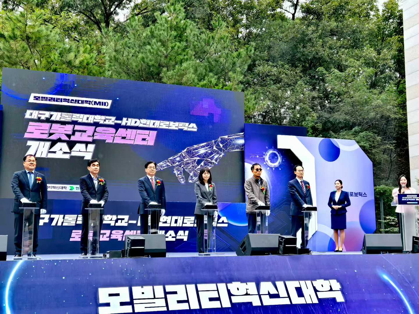 现代2.jpg 现代2.jpg