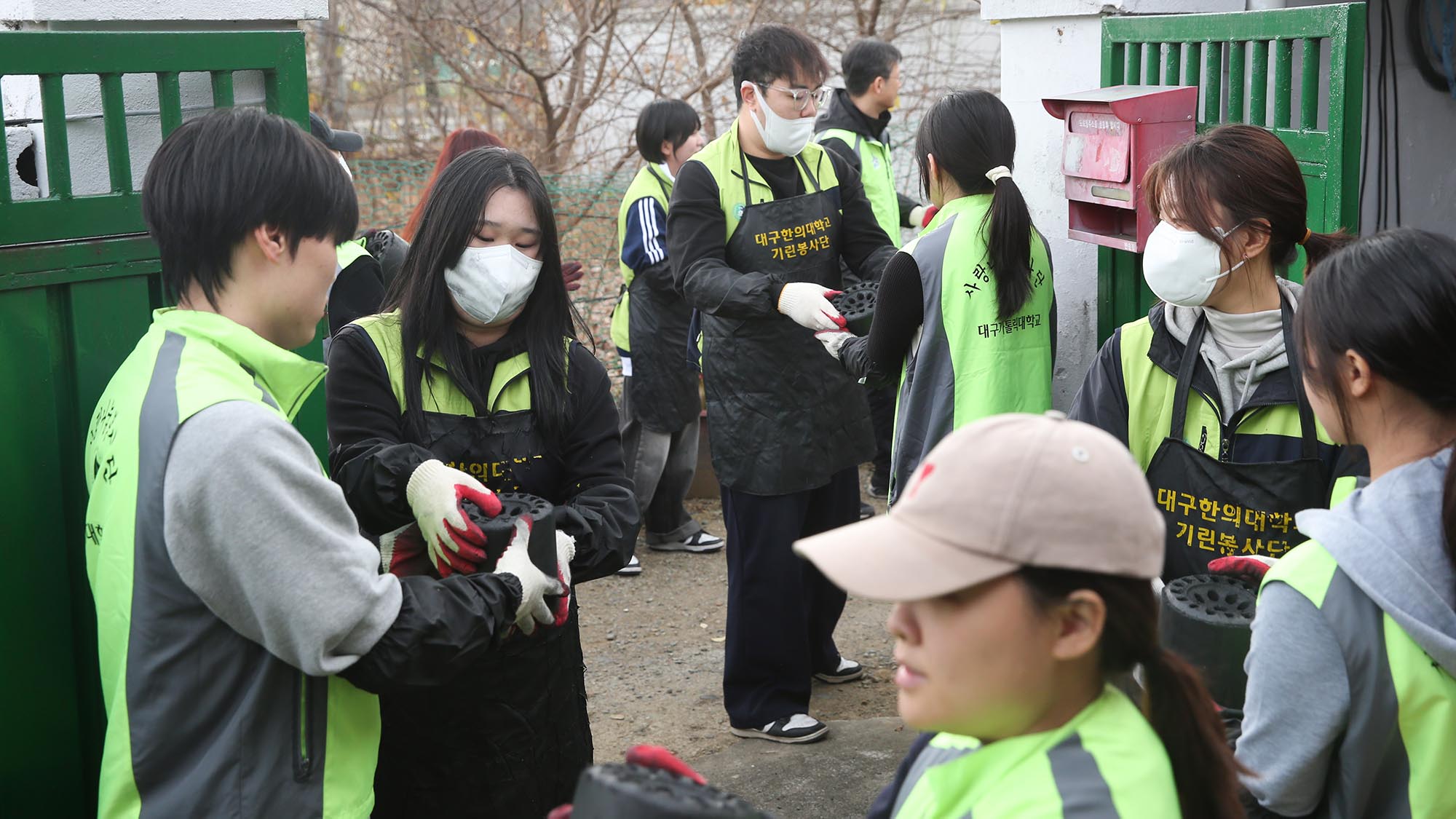 20251127_연탄봉사f2.jpg 20251127_연탄봉사f2.jpg